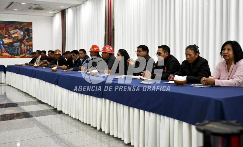 REUNIÓN ENTRE EL PRESIDENTE DEL ESTADO, LUIS ARCE CATACORA Y LA CENTRAL OBRERA BOLIVIANA (COB)