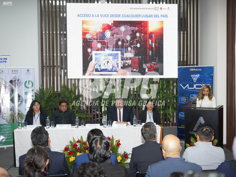 PRESIDENTE DE LA ADUANA NACIONAL, KARINA SERRUDO