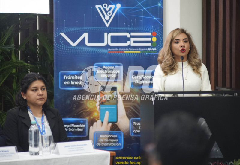 PRESIDENTE DE LA ADUANA NACIONAL, KARINA SERRUDO