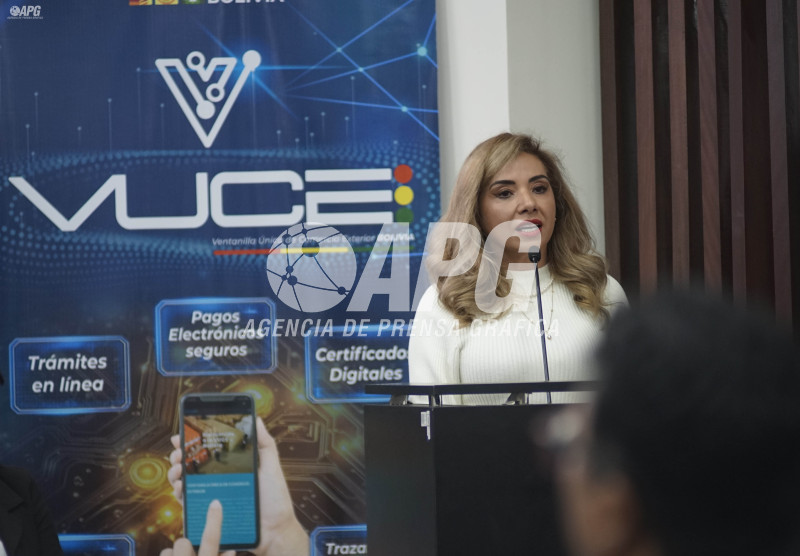 PRESIDENTE DE LA ADUANA NACIONAL, KARINA SERRUDO