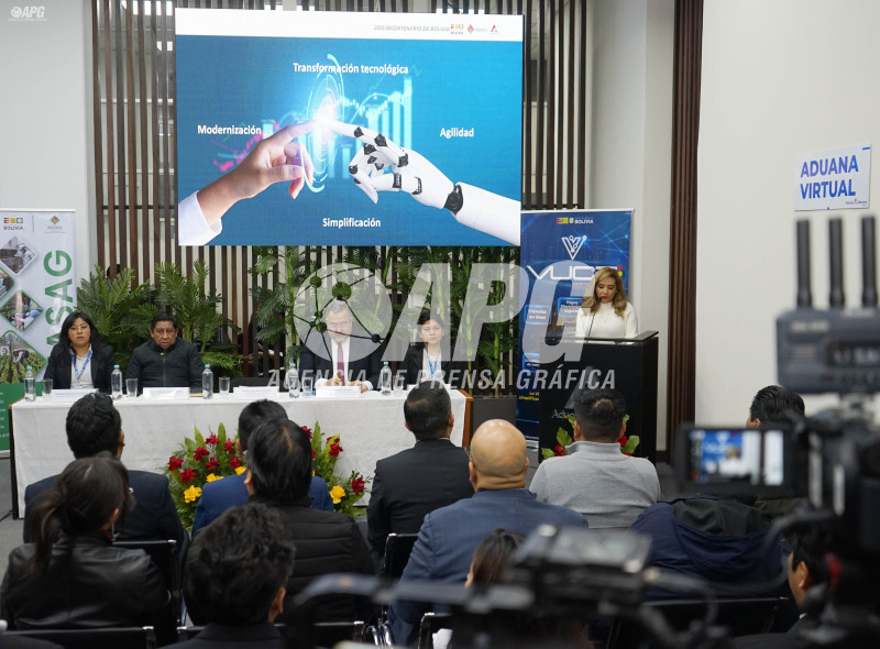 PRESIDENTE DE LA ADUANA NACIONAL, KARINA SERRUDO