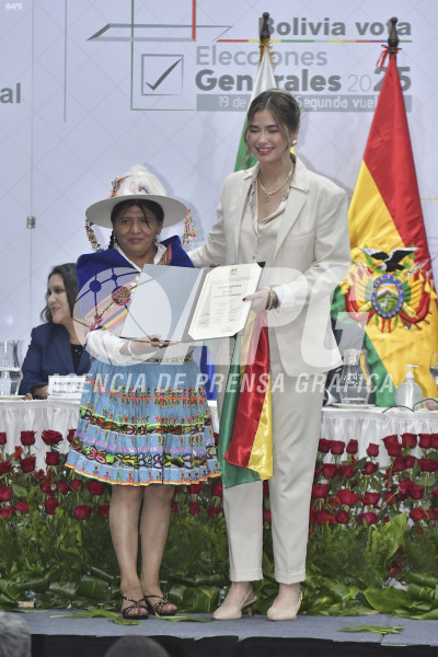 TRIBUNAL ELECTORAL ENTREGÓ LAS CREDENCIALES A LOS ASAMBLEISTAS NACIONALES SUPLENTES