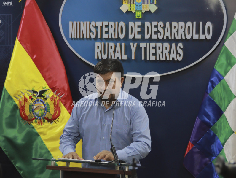 MINISTRO DE DESARROLLO RURAL Y TIERRAS, YAMIL FLORES LAZO